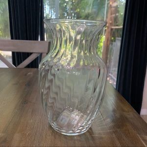 Clear glass floral vase with swirl design